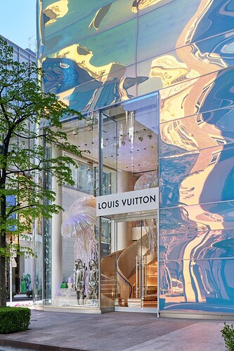 https___hypebeast.com_image_2021_03_louis-vuitton-ginza-namiki-tokyo-japan-flagship-store-officially-open-announcement-001