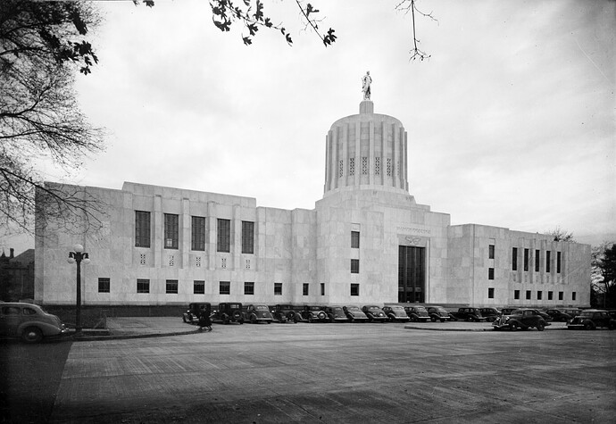 Salem_Capitol_new_OrHi_18035