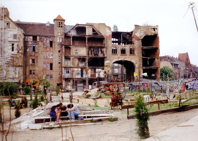 Tacheles-back1_1995
