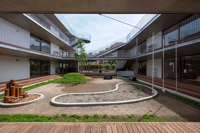 metalocus_kensuke-aisaka_guarderia_14_courtyard