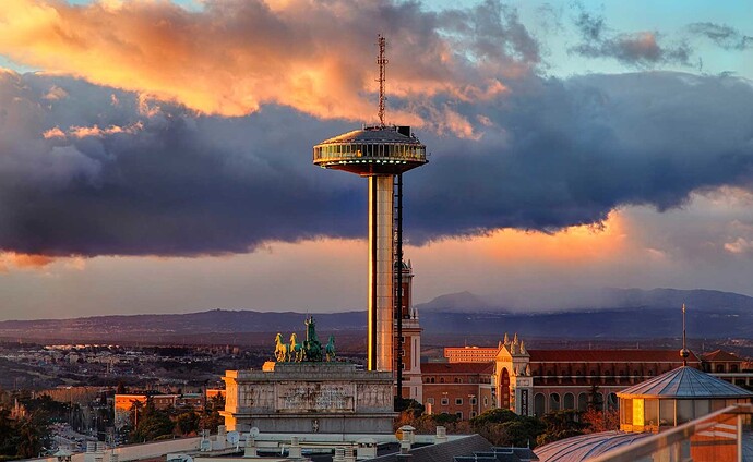 FARO DE MONCLOA