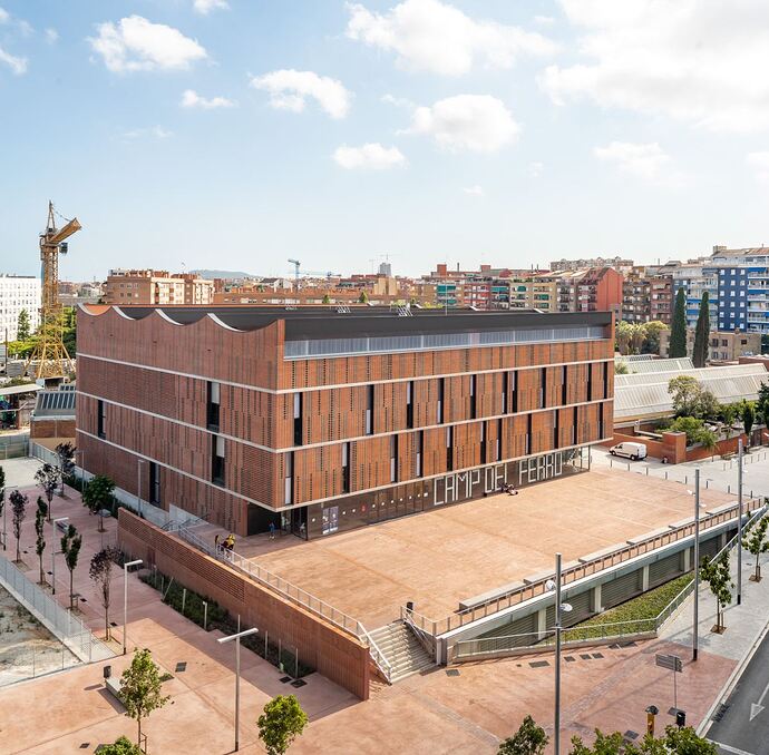 Barcelo-Balanzo-polideportivo-Barcelona-0