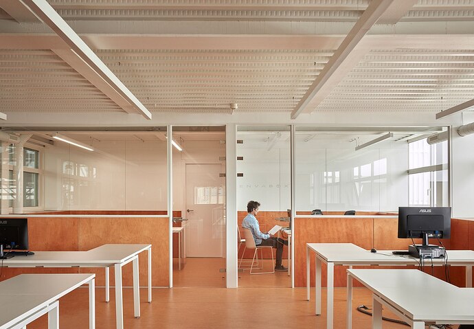metalocus_estudio-albert0-burgos_fabrica-oficinas-envabox_14