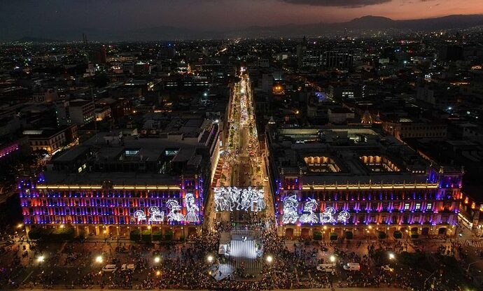 Dia-de-Muertos-alumbrado-en-Zocalo-GCDMX2-1160x700