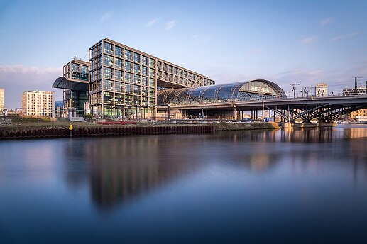 Berlin_Hauptbahnhof,_170402,_ako