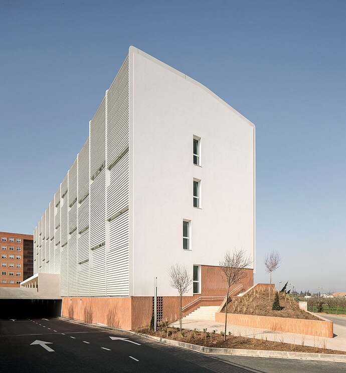 metalocus_edificio-uci-covid_patricio-martinez-gonzalez-maximia-torruella-i-castel-luis-miguel-gotor-navarra_04