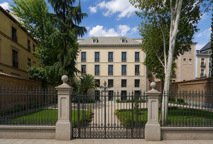 Palacio Cañete verja clásica.