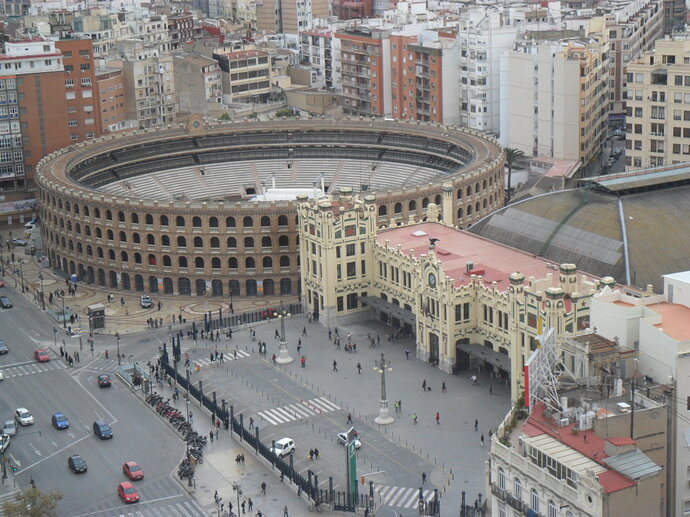 Valencia,_plaza_de_toros_y_estacion_norte (1)