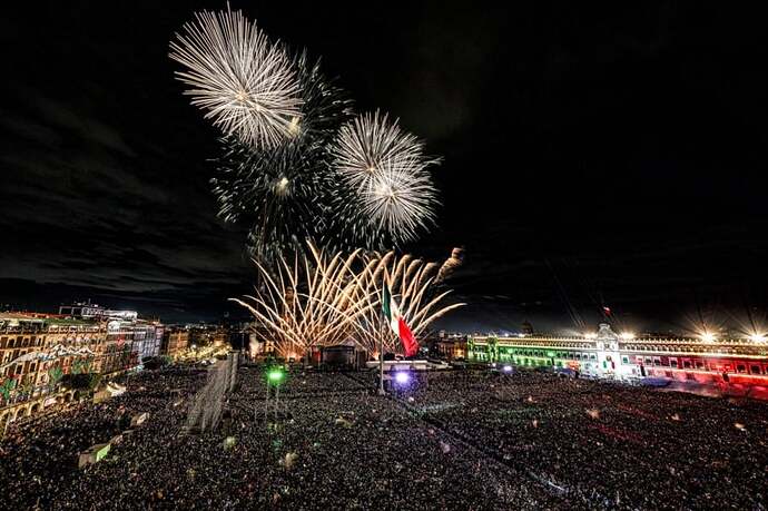 15-09-2022-Presidente-AMLO-212-Aniversario-del-Grito-de-Independencia-04-900x599