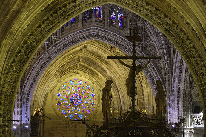 Recorrido-cubiertas-Catedral-Sevilla-atardecer_1905419666_213113521_1024x683