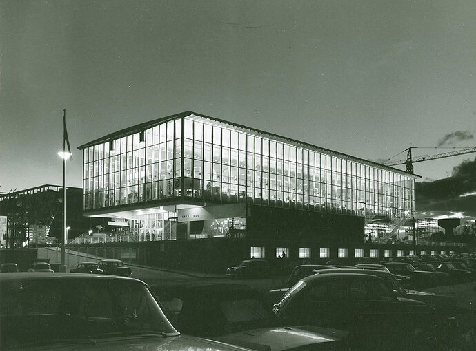 Segundas-oportunidades-Silvia-Blanco-Agüeira-Imagen-nocturna-del-Palacio-de-Exposiciones-de-la-Cámara-de-Comercio-de-Madrid.-Procedencia-Archivo-de-la-Cámara-de-Comercio-de-Madrid.