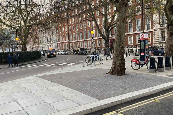 Grosvenor-Square-resin-bound-tree-pit-2