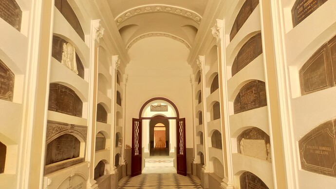 1811 , Patio de San Pedro (10)_Easy-Resize.com
