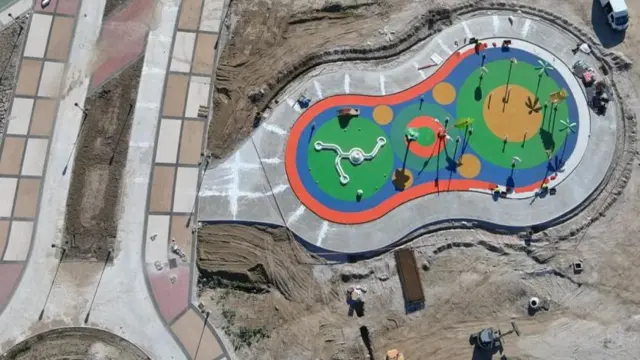 911669173_251948698_640x360